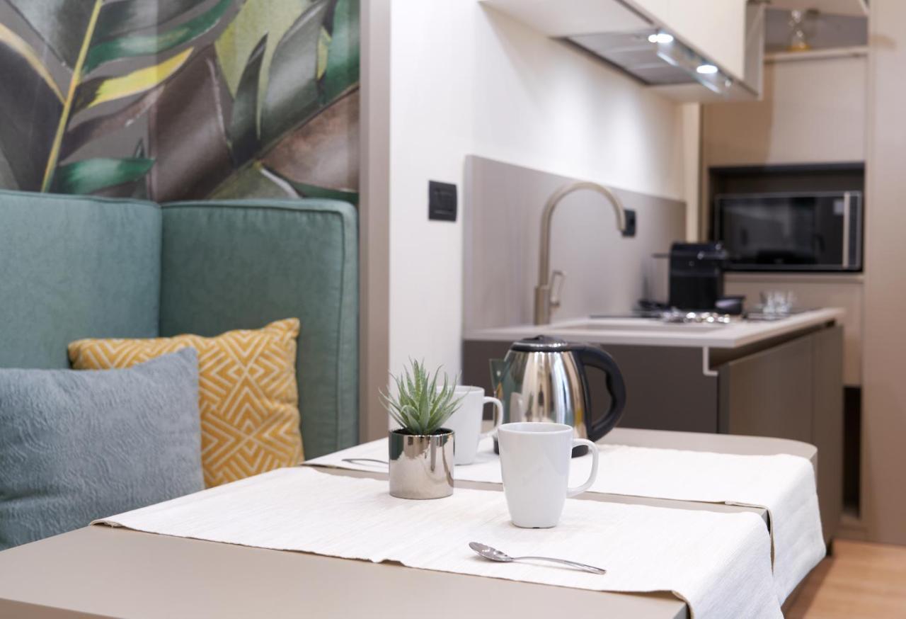 The One Napoli Luxury Apartment 외부 사진